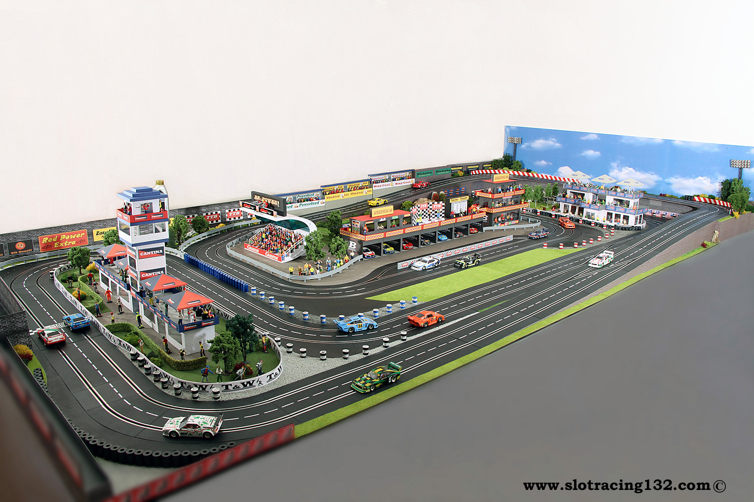 Slotcars 1:32 Slotracing Carrera Racecourse / My racing track - Speedway 66